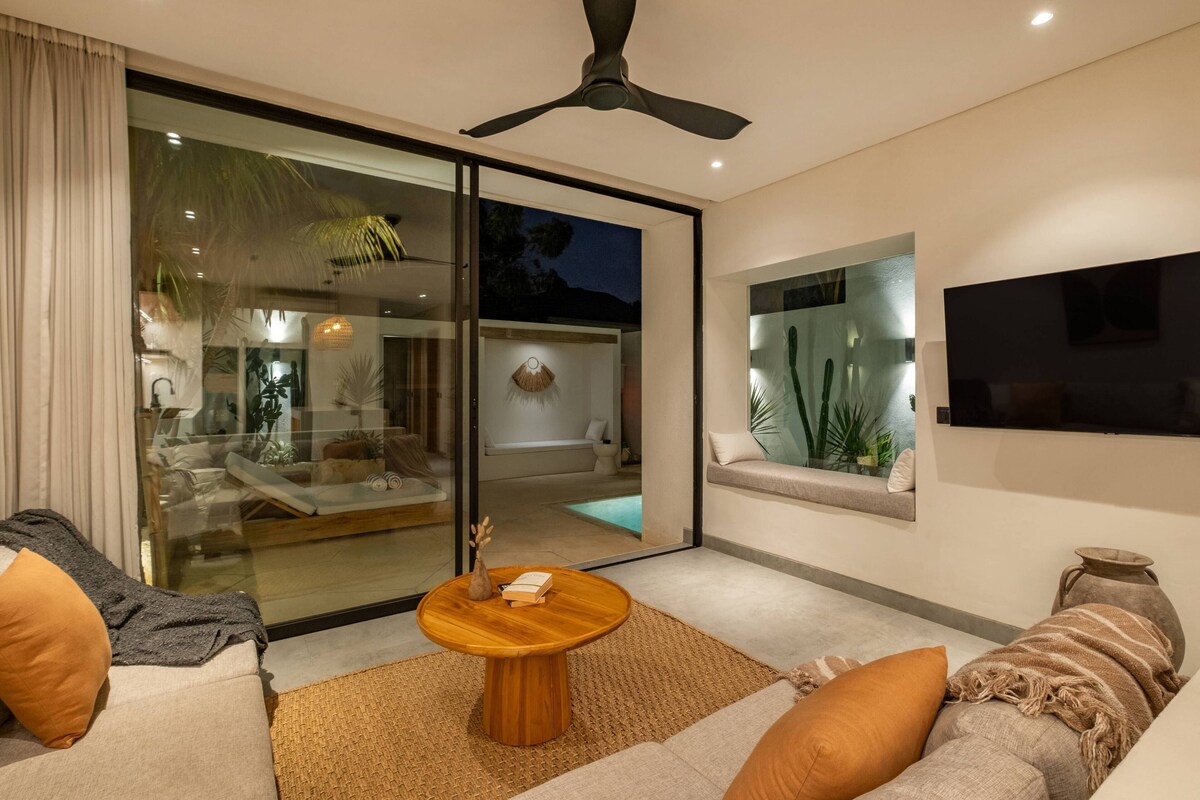 Villa, 1 Bedroom | Living room | 50-inch TV with cable channels