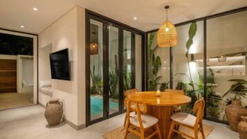 Villa, 1 Bedroom | Dining room
