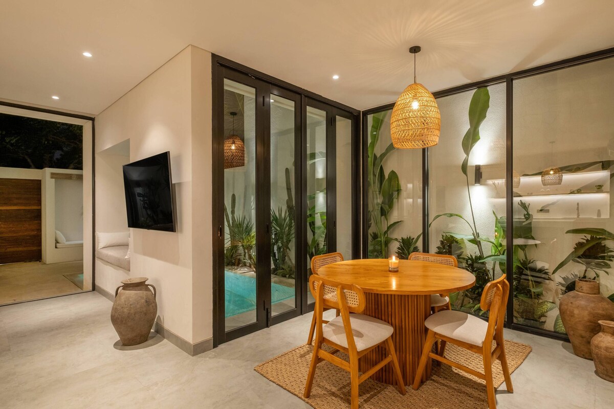 Villa, 1 Bedroom | Dining room