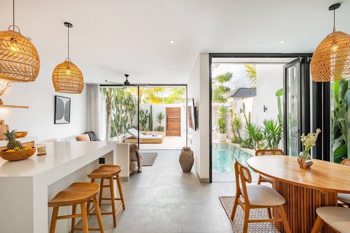 Villa, 1 Bedroom | Dining room