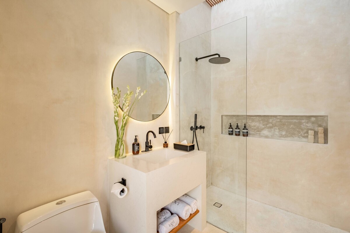 Villa, 1 Bedroom | Bathroom | Shower, free toiletries, hair dryer, towels