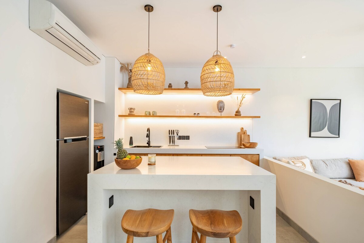 Villa, 1 Bedroom | Private kitchen | Fridge, microwave, stovetop, coffee/tea maker