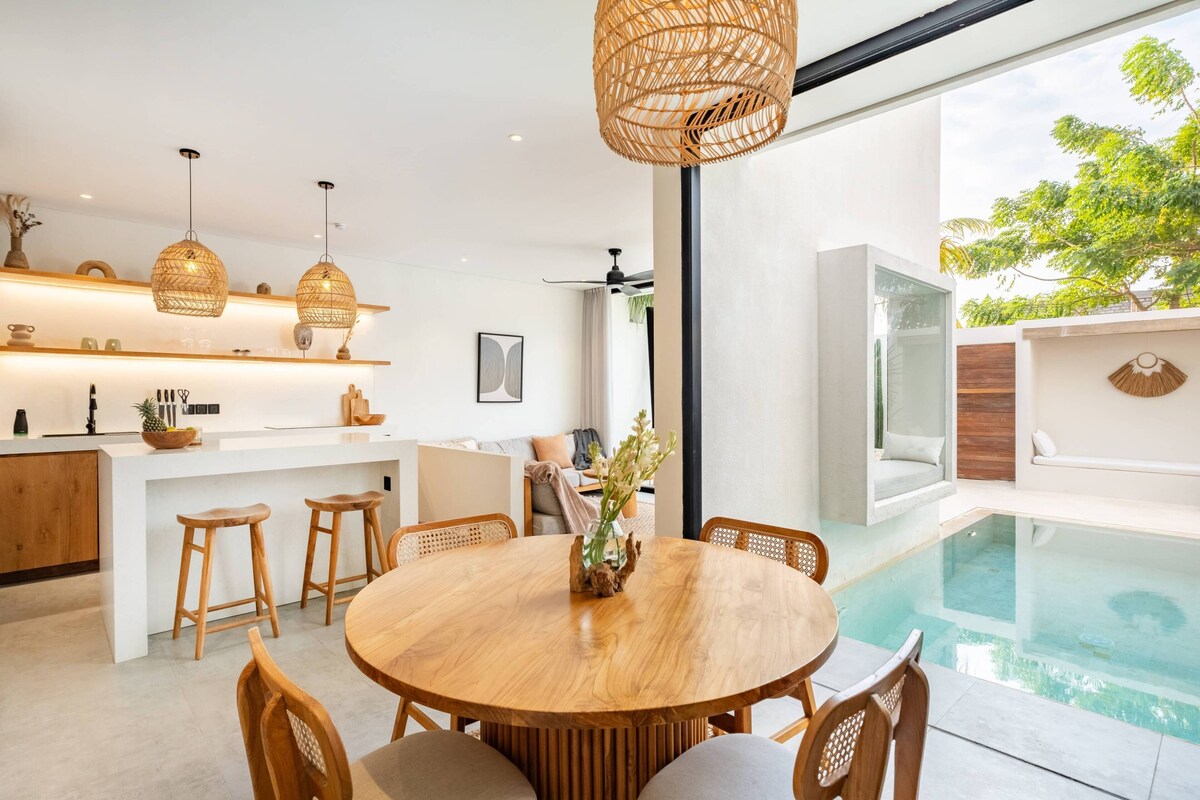 Villa, 1 Bedroom | Dining room