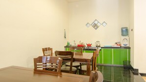 Shared kitchen - Shakila Guest House (Batu)