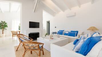 Télévision, cheminée