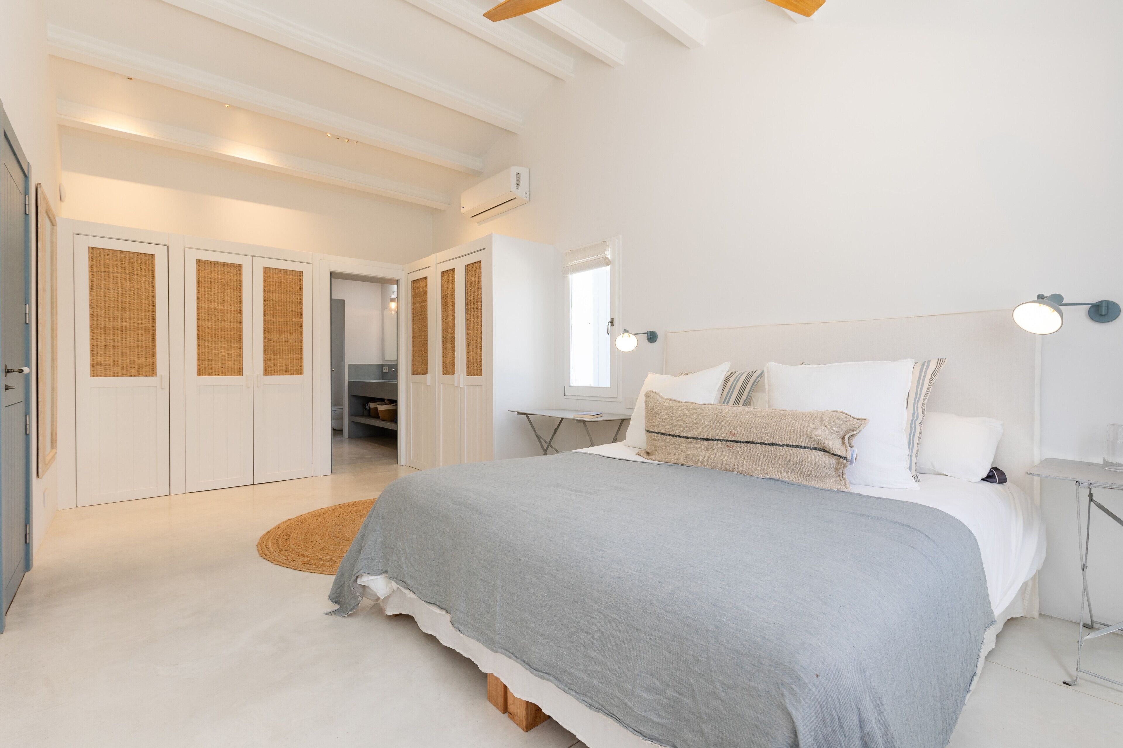 4 slaapkamers, een strijkplank/strijkijzer, gratis wifi, beddengoed