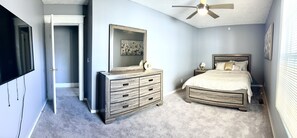 4 bedrooms, iron/ironing board, free WiFi, bed sheets - Stay & Play in historic Fall Creek Place Downtown Indianapolis! (Indianapolis)