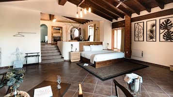 Quarto presidencial, 1 quarto, lareira, vista para o lago | 1 quarto, roupas de cama premium, edredons de pluma