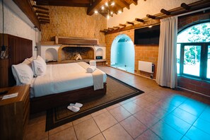 Premium bedding, down duvets, pillow-top beds, free minibar - Hotel Boutique Botaniq (Valle de Bravo)