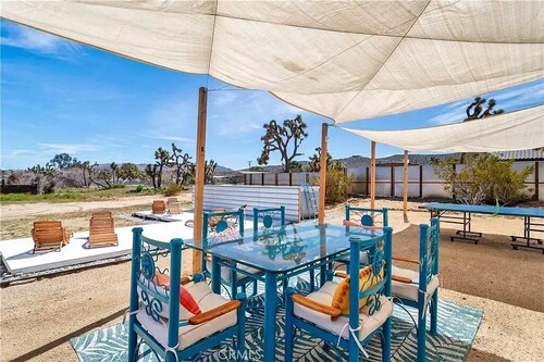 Stargazer Ranch - Stunning 5 BR + Hot Tub, Pool, Fire Pit