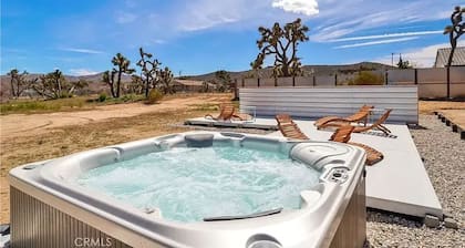Stargazer Ranch - Stunning 5 BR + Hot Tub, Pool, Fire Pit