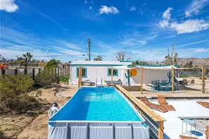 Piscina all'aperto, una piscina riscaldata