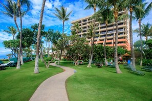 Property grounds - Maui Resort Rentals: Marriott's Maui Ocean Club 2 BR Oceanview Suite (Lahaina)