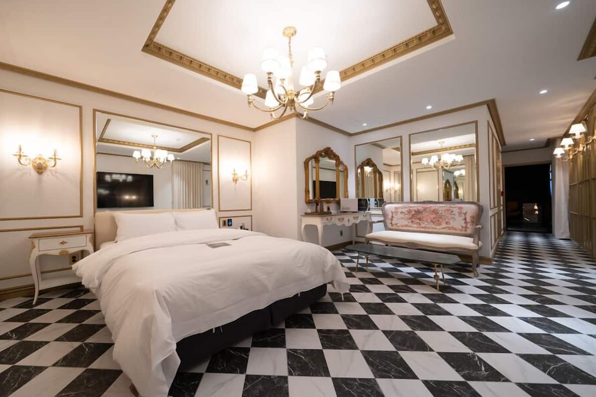 Royal Suite | Accès au Wi-Fi (inclus), décor unique, ameublement unique