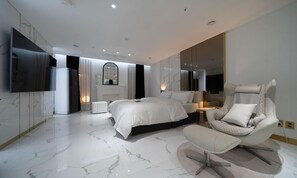 Decoración personalizada, muebles diferentes y wifi gratis 