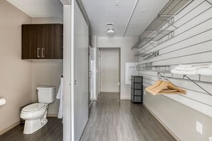 Séchoir à cheveux, serviettes fournies