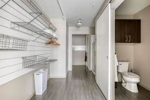 Sèche-cheveux, serviettes fournies