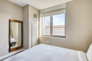 1 slaapkamer, een strijkplank/strijkijzer, wifi, beddengoed