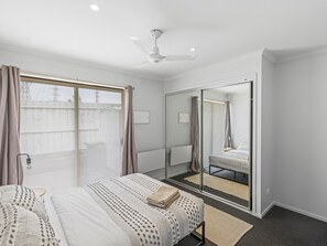 2 bedrooms, iron/ironing board, travel cot, free WiFi