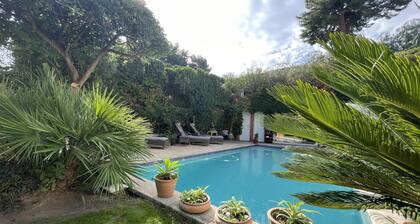 Villa Sleeps 10 with Ample Bathrooms