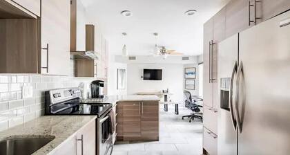 High tech 1BR Condo with Basement Lounge