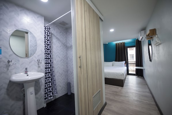 Deluxe Apartment | Bathroom