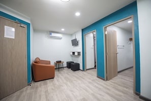 Deluxe Apartment | Living area