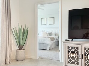 2 室のベッドルーム、アイロン / アイロン台、WiFi、ベッドシーツ