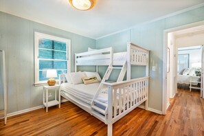 3 chambres, fer et planche à repasser, lit parapluie, Wi-Fi gratuit