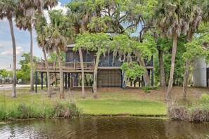 Property grounds - Family-Friendly Beach Home with Lagoon Views! (Edisto Island)