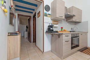 Refrigerador, horno, parrilla de estufa y lavavajillas 