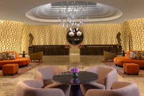 A spacious lobby with a geometric patterned wall, a central chandelier, and orange seating areas. - ITC Ratnadipa, a Luxury Collection Hotel, Colombo (Colombo)