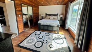 6 室のベッドルーム、デスク、旅行用ベビーベッド、WiFi