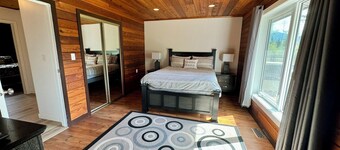 Large mountain home with heated pool and hot tub. Family getaway in Valemount