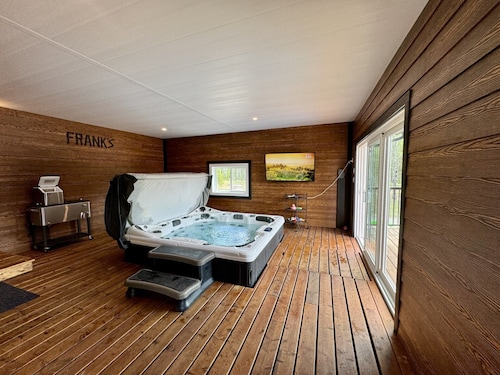 Large mountain home with heated pool and hot tub. Family getaway in Valemount 