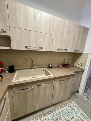 Lave-vaisselle, cafetière/bouilloire