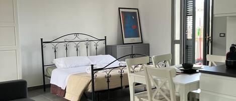 1 bedroom, WiFi, bed sheets