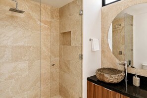 Shower, eco-friendly toiletries, hair dryer - Paradise Penthouse | Cenote, Rooftop Pool & Sauna (Tulum)