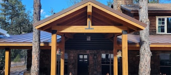 Lone Star Lodge in Whispering Pines w/ Mountain View - Epic Pickleball Fun!