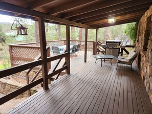 Outdoor dining - Lone Star Lodge in Whispering Pines w/ Mountain View - Epic Pickleball Fun!
 (Payson)