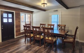 Dining - Lone Star Lodge in Whispering Pines w/ Mountain View - Epic Pickleball Fun!
 (Payson)