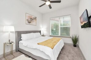 Room - Spacious Midtown Houston Townhome With Balcony (Houston)