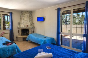 5 bedrooms, free WiFi, bed sheets - Villa El Capitano with garden and pool (Muro Leccese)