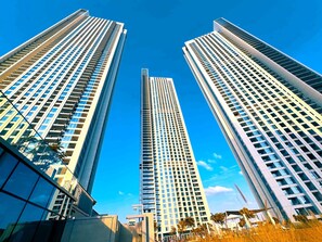 Exterior - Regal 3BR+Maid w/ Burj Khalifa View Balcony (Dubai)