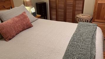 3 bedrooms, desk, free WiFi, bed sheets