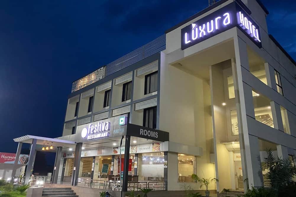 Hotel Luxura - Gadh