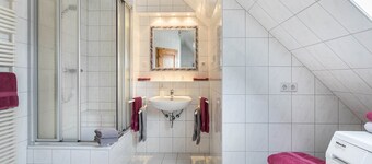 Appartement 'Bi Uns To Hus - Morgensünn' avec terrasse privée, jardin privé et Wi-Fi