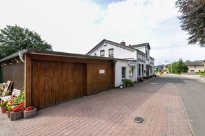 Exterior - Apartment 'Ferienwohnung 'ole Bäckerie'' with Shared Terrace, Private Garden and Wi-Fi (Delve)