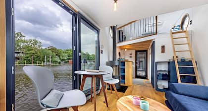 Boot 'Wunderschönes Tiny Hausboot Undine' mit Gemeinschaftsterrasse und WLAN