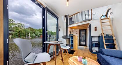 Boot 'Wunderschönes Tiny Hausboot Undine' mit Gemeinschaftsterrasse und WLAN